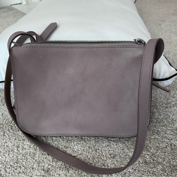 Madewell Simple Convertible Clutch/ Crossbody Bag in Lavender Leather - Picture 3 of 8